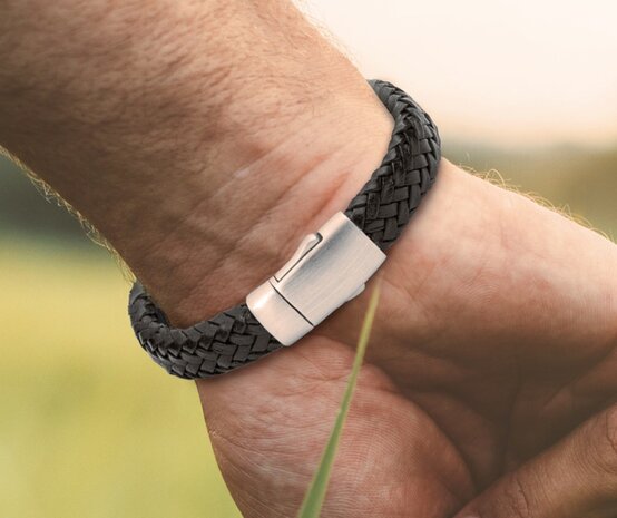 As Armband gevlochten leder zwart met ruw geborsteld zilver 925