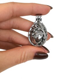 Ashanger met mini urn erin